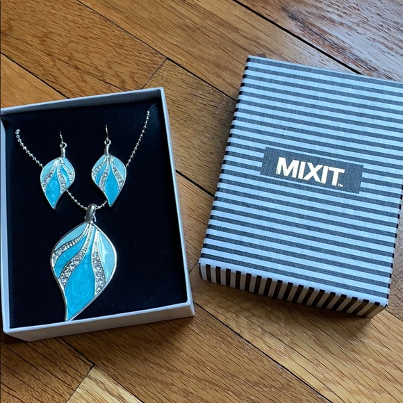 Necklace and earring boxed set Mixit New - Picture 1 of 7